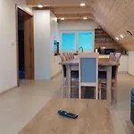 Ela *